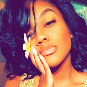 Meet your Posher, Maya